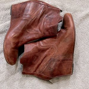 Frye Carson Wedge Camel/Cognac Genuine Leather Modern Casual/Work Ankle Booties